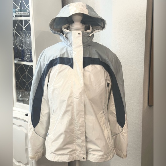 Columbia Jackets & Blazers - Columbia Women’s Interchange Size Medium. Outer Shell and Fleece Lining